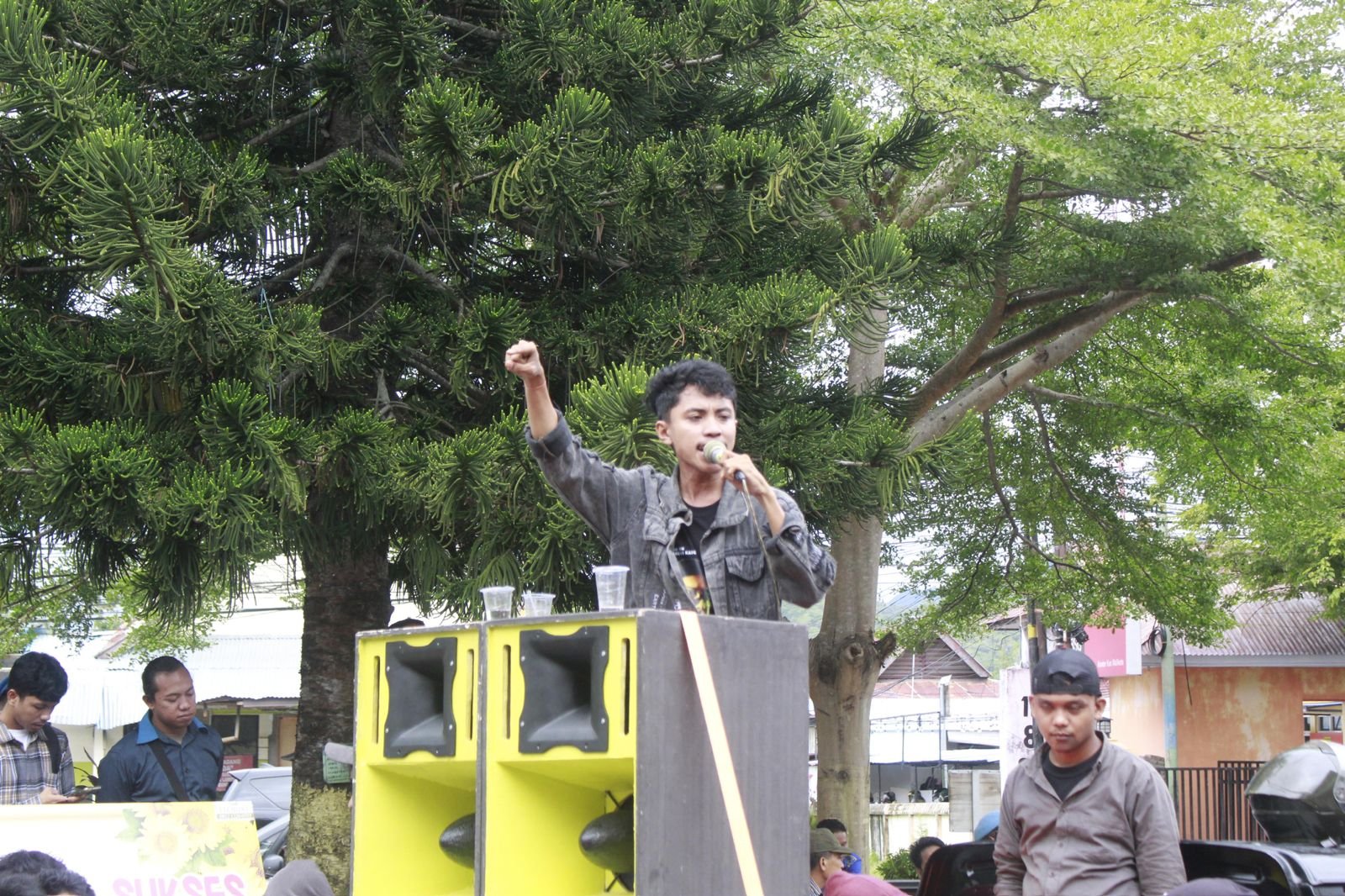 Aktivis Gorontalo, Fahrul Wahidji, menyatakan dukungannya terhadap langkah Polresta Kota Gorontalo dalam menindaklanjuti kasus dugaan penipuan yang menyeret seorang anggota DPRD Kabupaten Bone Bolango berinisial RD.