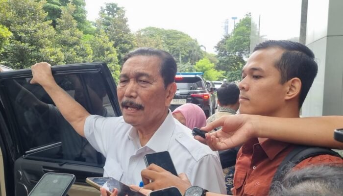 Luhut Sebut Desakan Copot Gibran Kampungan dan Tidak Perlu Diributkan