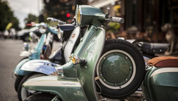 Vespa: Gaya Retro yang Tak Lekang Zaman dan Terus Berkibar di Indonesia