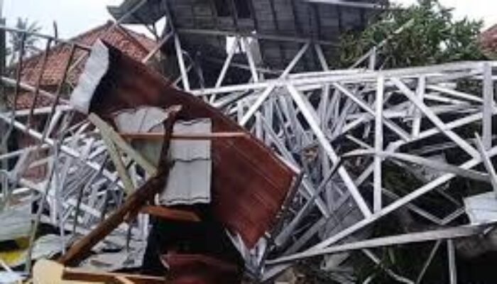 Tornado Terjang Gorontalo, 30 Rumah Rusak dan Dua Tertimpa Pohon