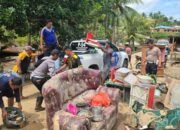 Polres Pohuwato Turun Tangan Bantu Warga Bersihkan Dampak Banjir di Wanggarasi