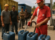 Solar Subsidi Langka, Sopir Truk Antre Berjam-jam di Limboto, Jeriken Malah Duluan Terisi