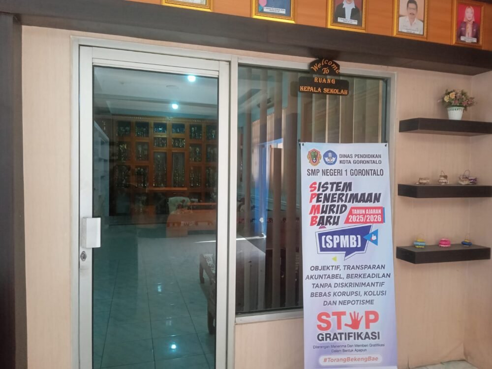 Tampak depan ruangan Kepala sekolah SMPN 1 Kota Gorontalo 