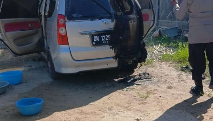 Mobil di Rumah Anggota Dewan Gorontalo Terbakar, Ditemukan Botol Berbau Bahan Bakar