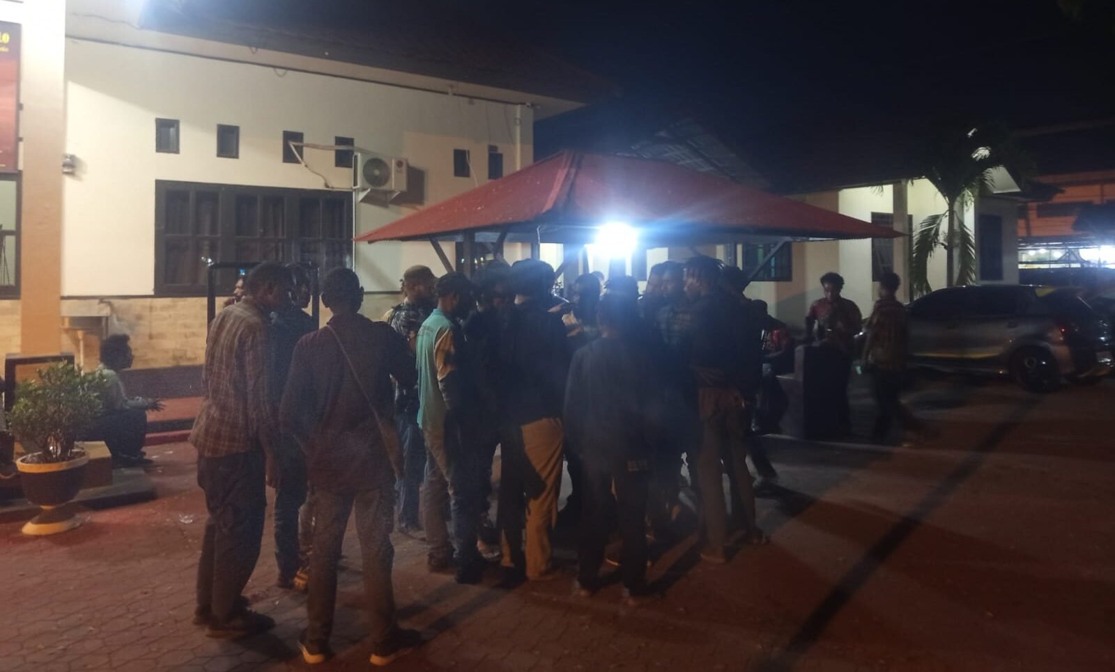 foto : Usai insiden mahasiswa papua menuju Polsek Kec. Kota Tengah Kota Gorontalo