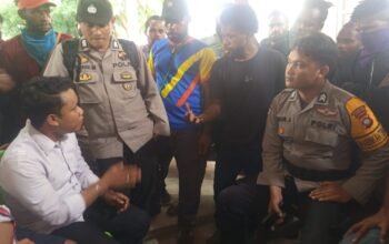 Foto : Proses mediasi antar pelaku penyerangan asrama dan mahasiswa papua oleh Polsek Kota Tengah dan RT setempat (Doc, tajuk1.id)