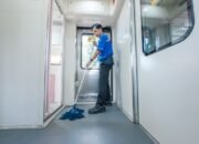 Pastikan semua Fasilitas Kereta selalu Bersih, Yuk intip Pekerjaan Petugas OTC KAI Services di Kereta