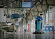 Ride On Scrubber, Si Kecil Andalan Resclean Buat Lantai Stasiun Bersih